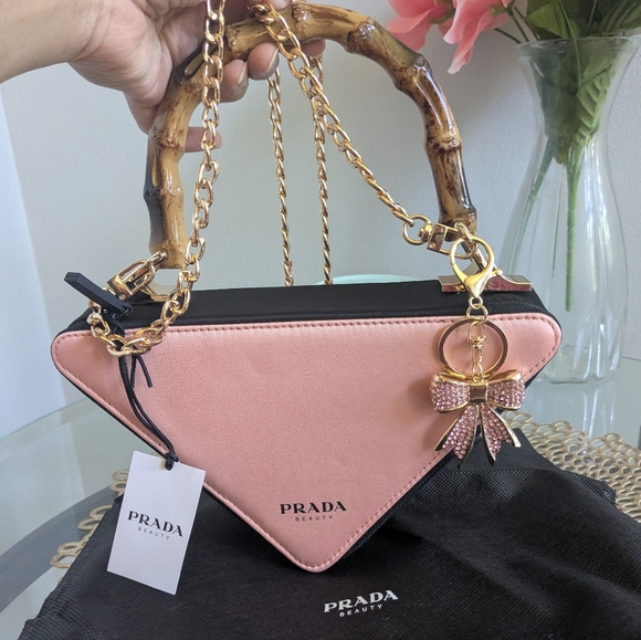 Prada - Picture 1 of 8